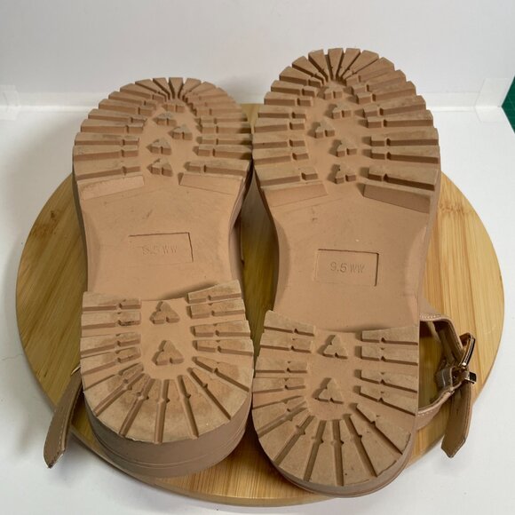 Torrid Women 9.5 WW Beige Sling Back Lug Loafers Gold Hardwear Preppy Chunky - Picture 8 of 9